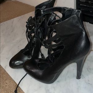 Chinese Laundry 8 1/2 women strappy shoes